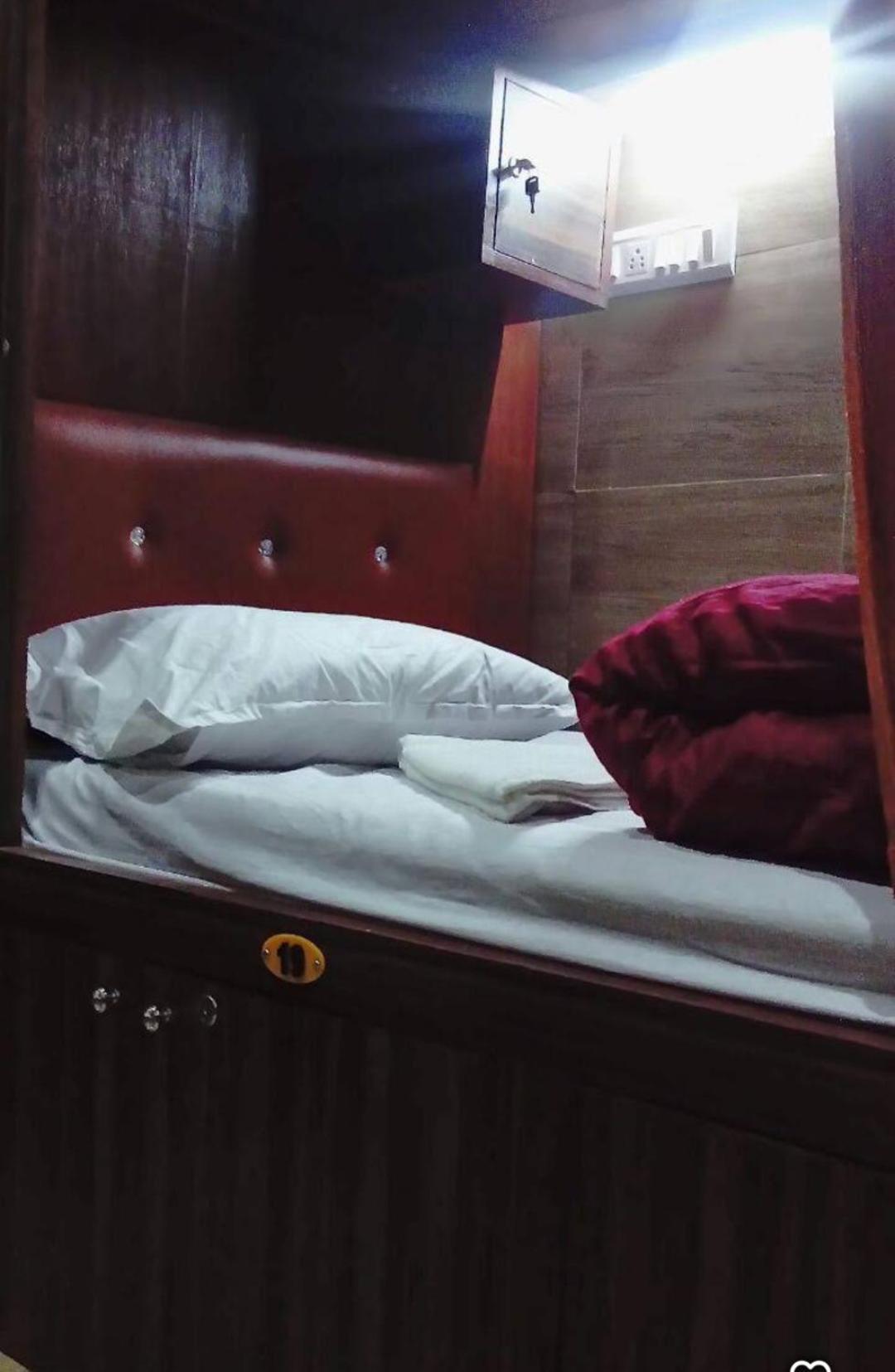 Unibed Dormitory Мумбай Екстериор снимка