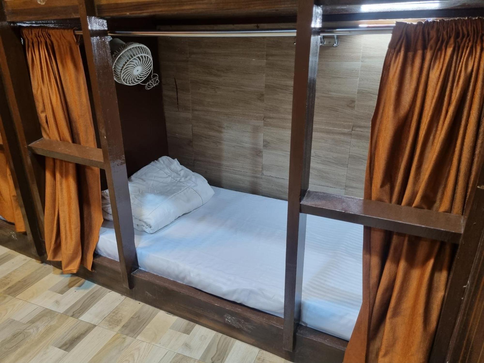 Unibed Dormitory Мумбай Екстериор снимка