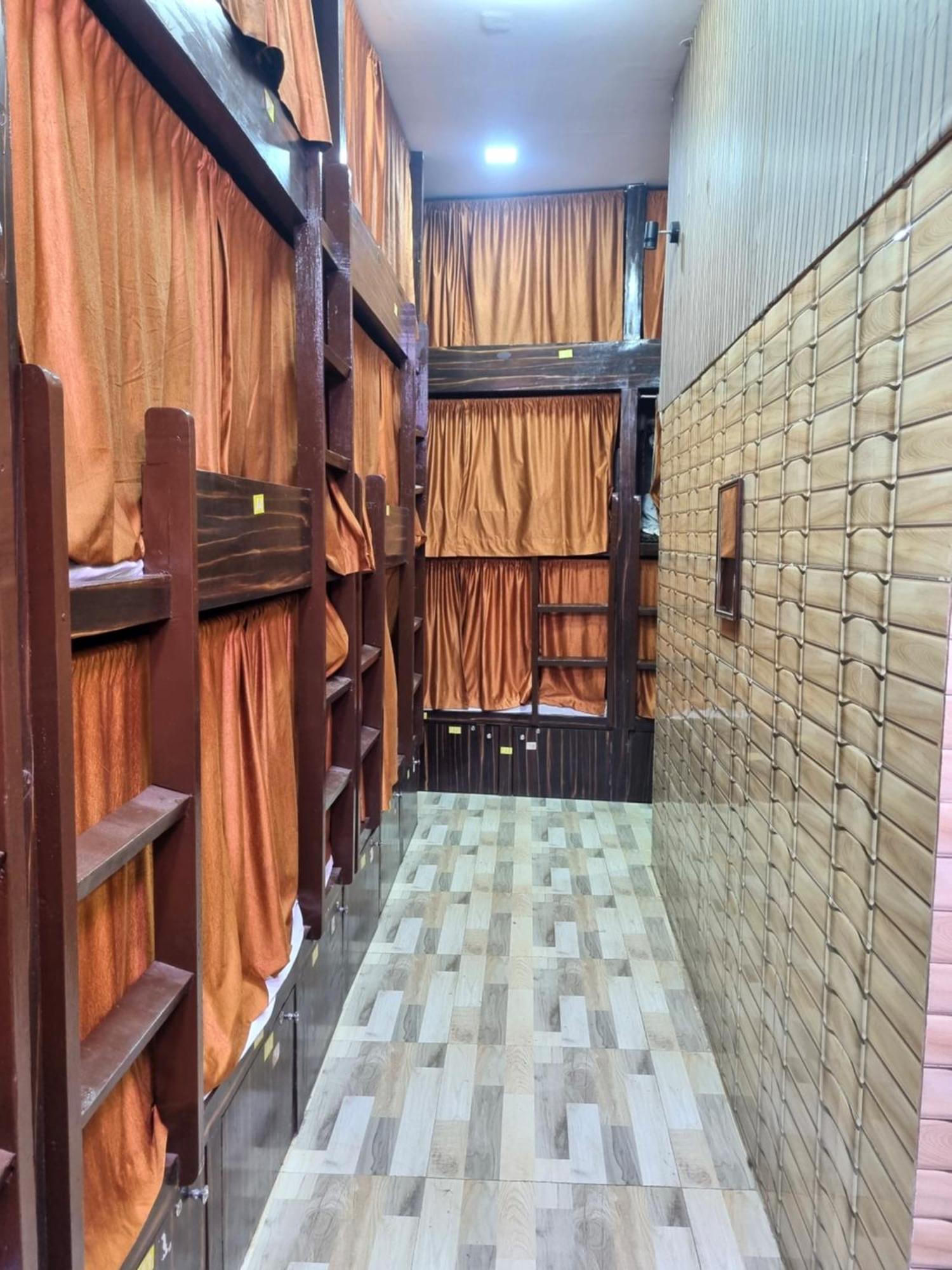 Unibed Dormitory Мумбай Екстериор снимка