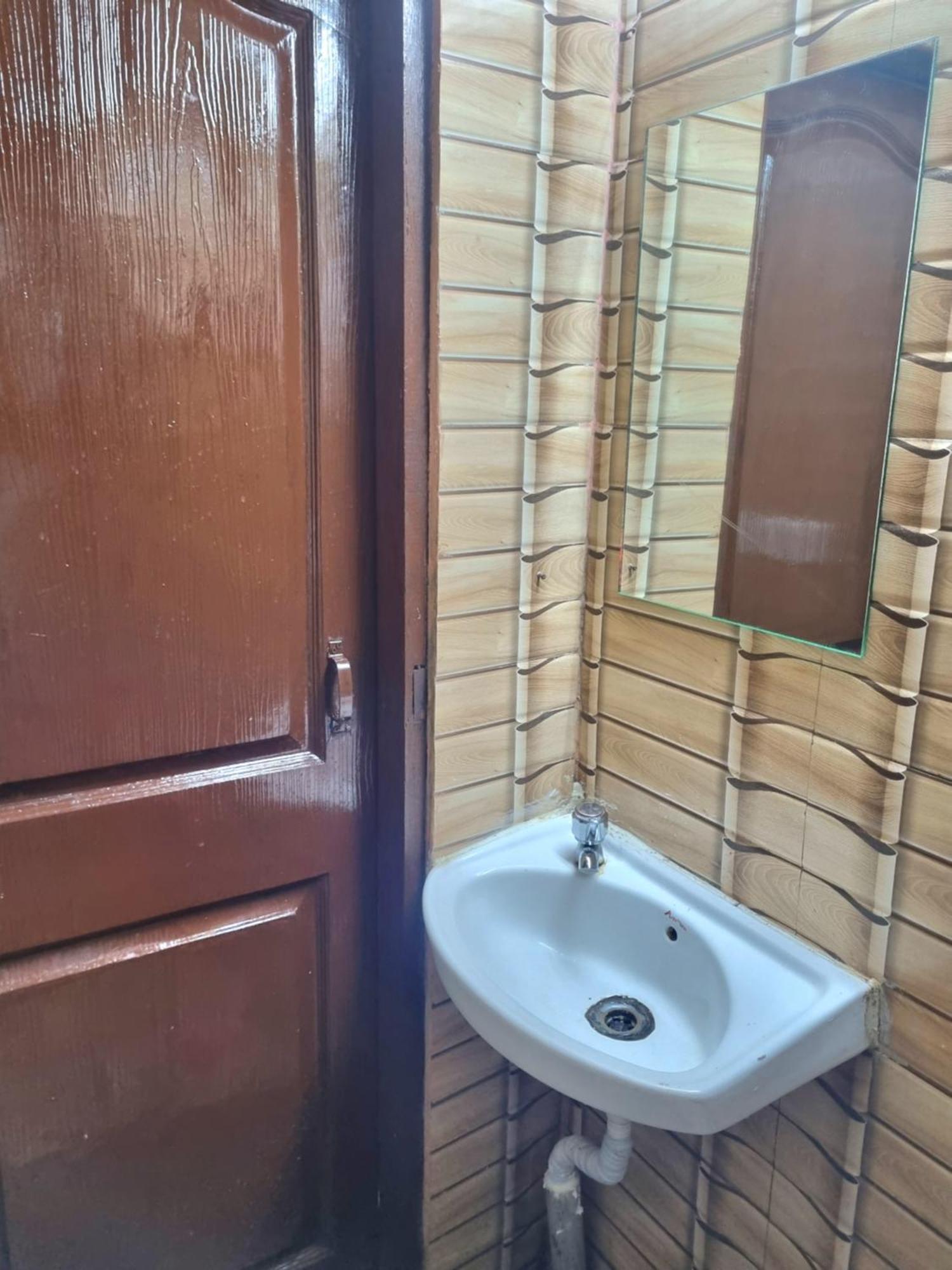 Unibed Dormitory Мумбай Екстериор снимка